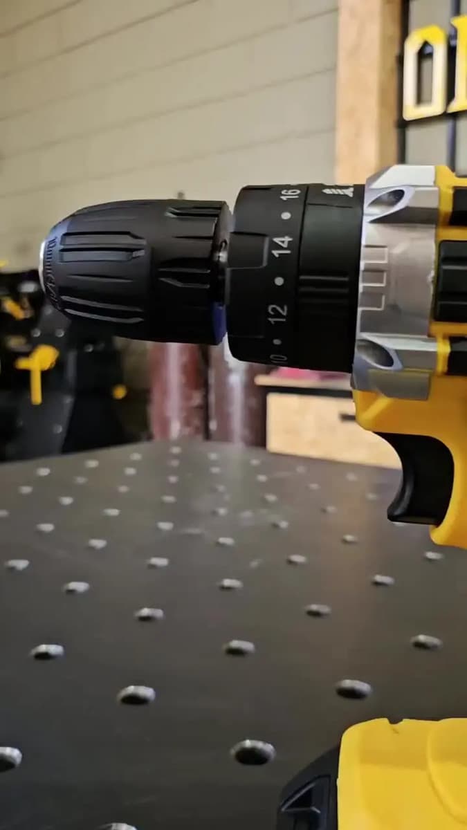 Parafusadeira e Furadeira Impacto The Black Tools TB-21PW 3/8